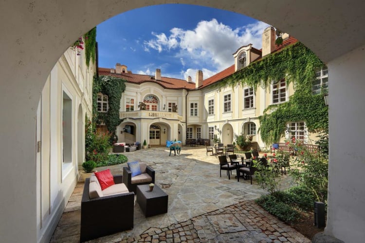 Hotel Courtyard